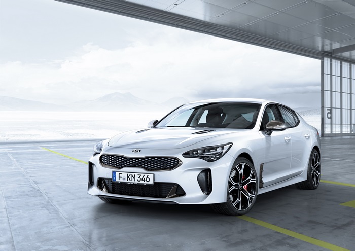 White Kia Stinger GT 4K