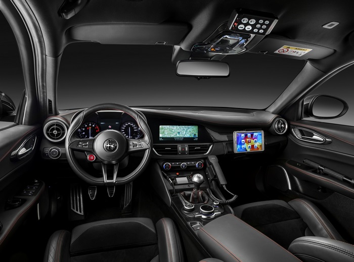 Alfa Romeo Giulia Quadrifoglio Carabinieri interior 4K