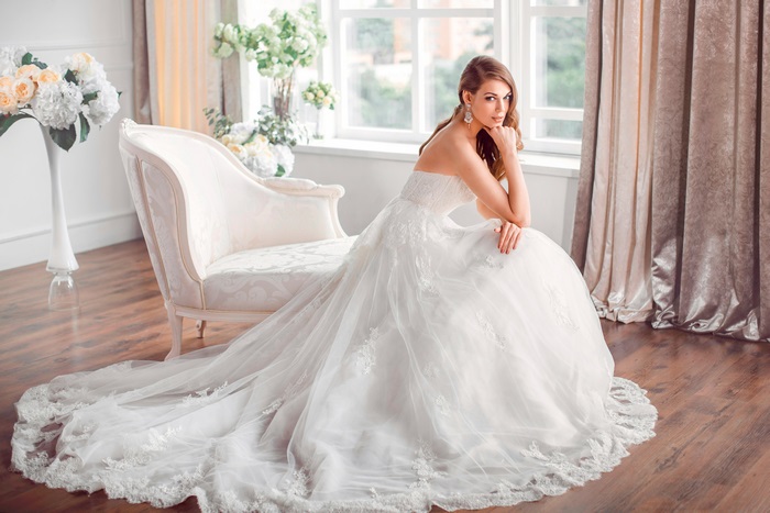 Elegant Bride in White Dress 4K