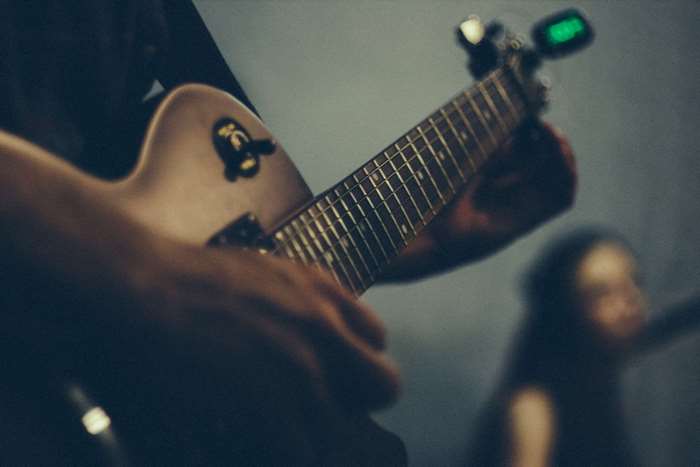 Electric guitar with tuner 4K