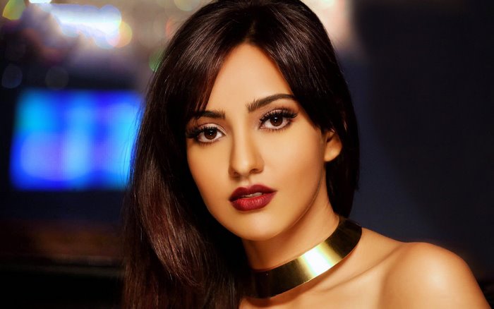 Neha Sharma wearing a gold choker necklace