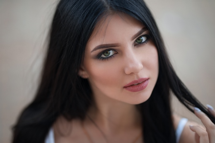 Woman with black hair and green eyes