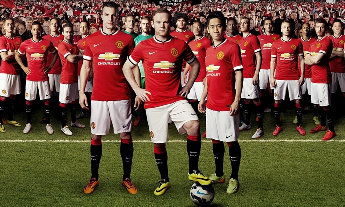 Manchester United football team posing