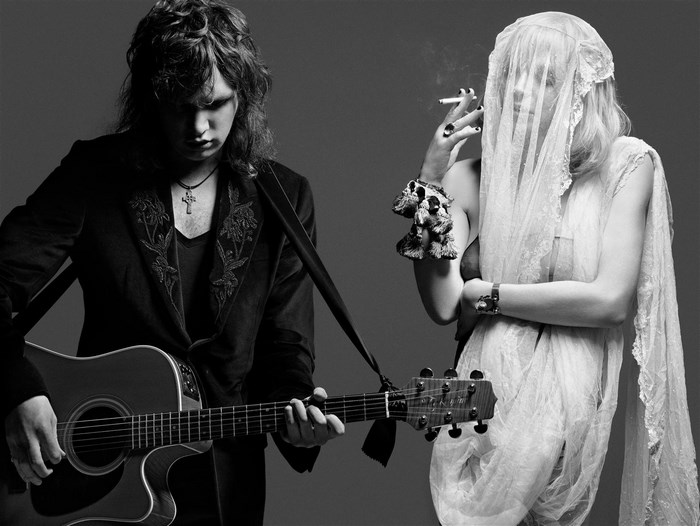 Courtney Love with a man playing guitar