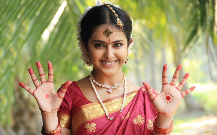 Avika Gor Smiling in Traditional Indian Attire with Henna