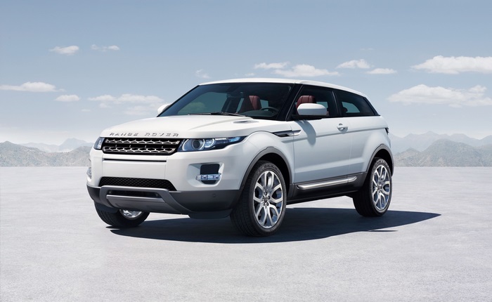 White Range Rover Evoque 4K