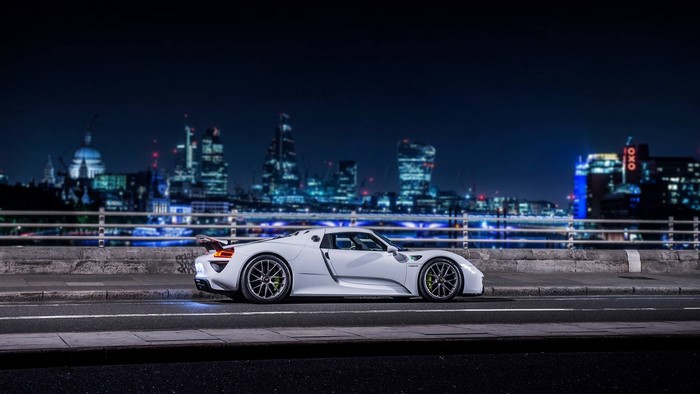 White Porsche 918 Spyder on a bridge at night