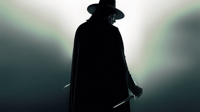 V from V for Vendetta holding daggers