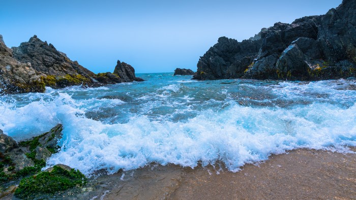 Waves crashing on rocky shore at Las Cruces Beach, Chile