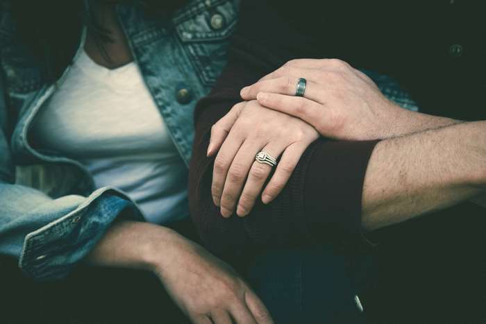 Couple holding hands with rings 4K