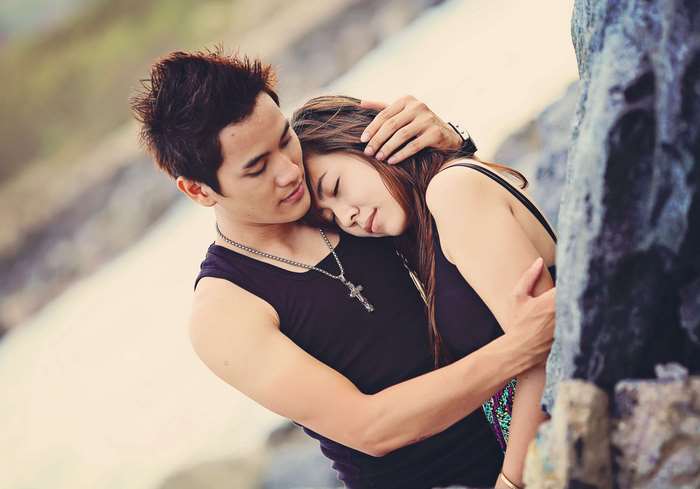 Couple hugging by a rock, 4K