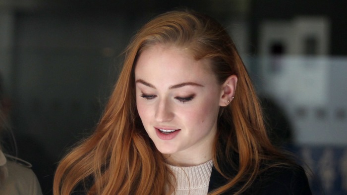 Sophie Turner Natural Light 4K Photoshoot