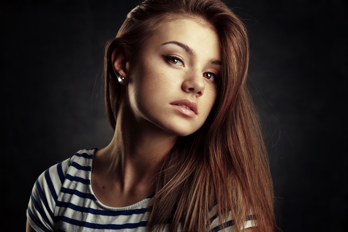Young woman with auburn hair and freckles