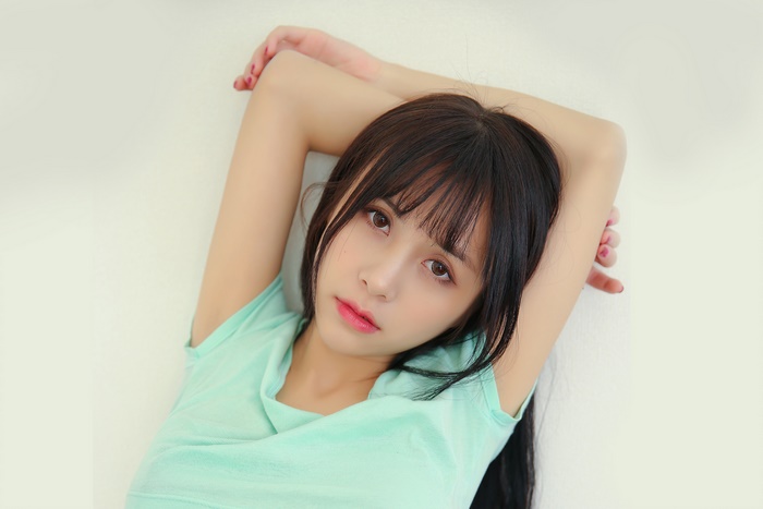 Model Xia Mei Jiang