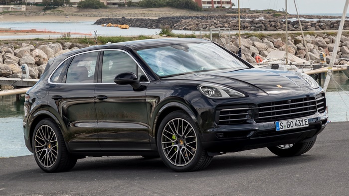 Black Porsche Cayenne E-Hybrid parked by the water