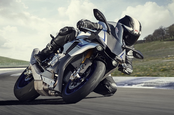 Yamaha YZF R1 Motorcycle Racing in 4K