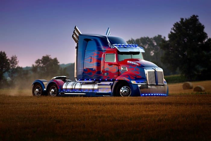 Optimus Prime from Transformers: The Last Knight 4K