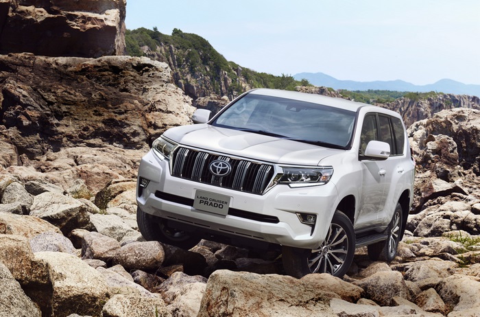 White Toyota Land Cruiser Prado 4K on rocky terrain