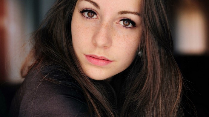 Woman with brown eyes and freckles