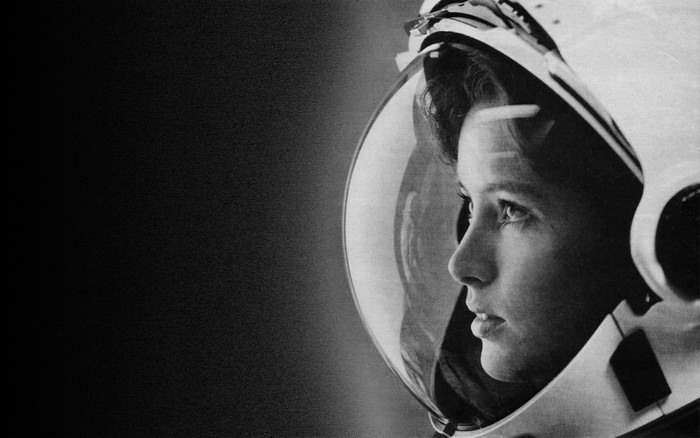 Anna Lee Fisher in spacesuit