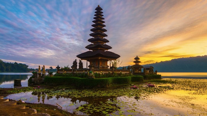 Pura Ulun Danu Bratan Temple at sunrise, Bali, Indonesia