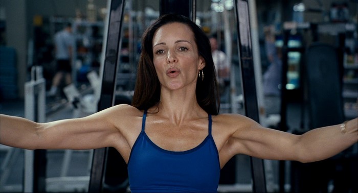 Kristin Davis exercising in a gym