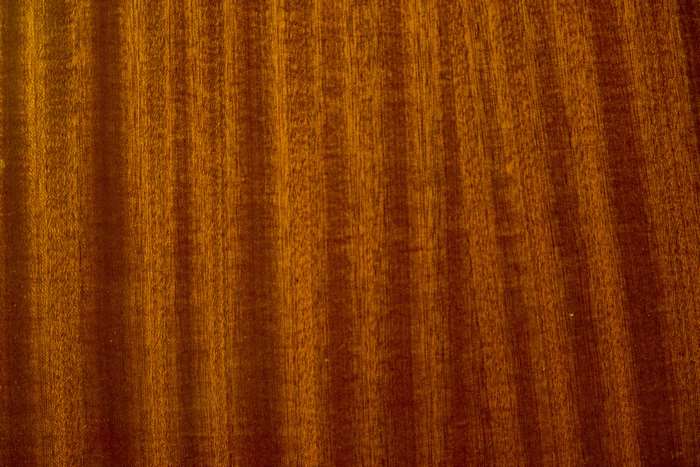 Wood texture with wavy grain