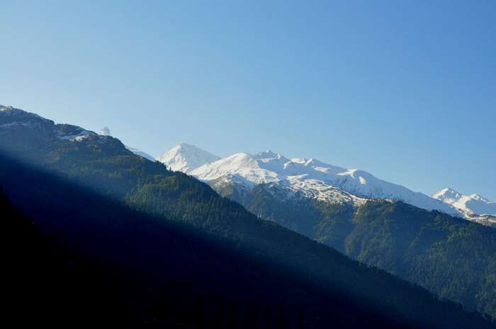 Snow-capped mountains in Manali, India