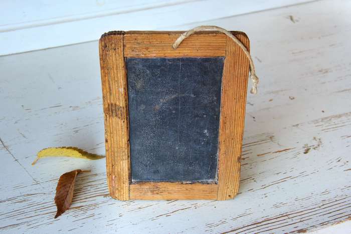 Vintage wooden blackboard with string and fallen leaves