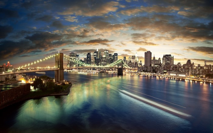 Brooklyn Bridge and Manhattan Skyline at Night