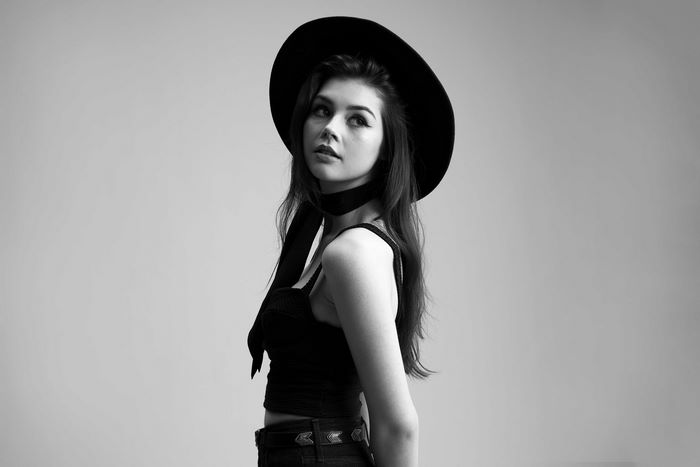 Elise Trouw in black and white
