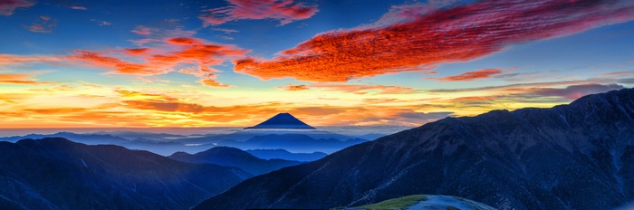 Panoramic view of Mount Fuji at sunrise