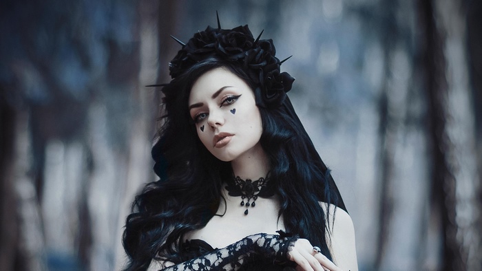 Gothic girl with black roses crown and veil