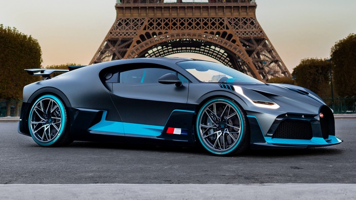Bugatti Divo supercar in front of the Eiffel Tower