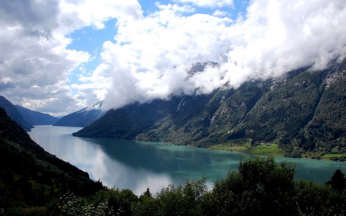 Mountain lake with clouds and trees