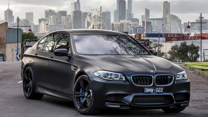 Matte black BMW M5 4K