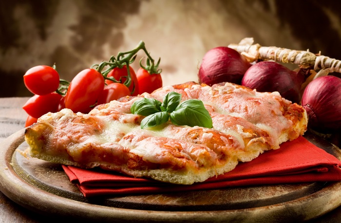 Pizza with tomatoes and onions