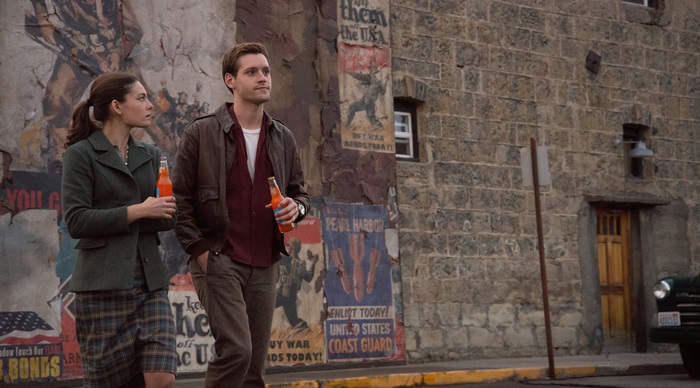 Man and Woman from The Man in the High Castle 4K