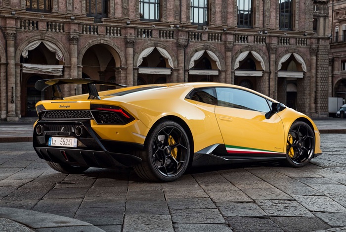 Yellow Lamborghini Huracan Performante 4K