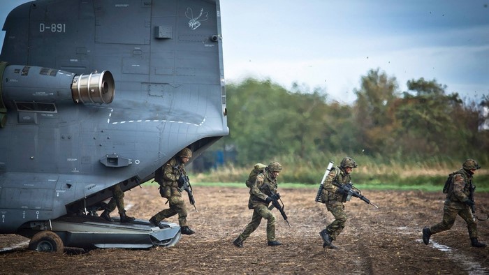 Bundeswehr soldiers disembarking from a Boeing CH-47 Chinook