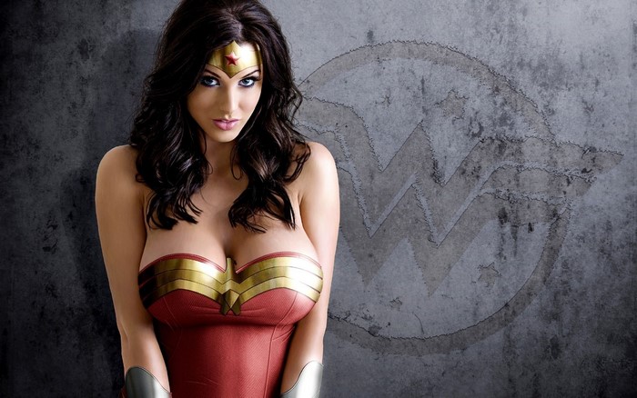 Wonder Woman Alice Goodwin Cosplay