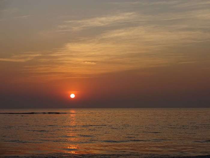 Sunset over Juhu Beach, Mumbai 4K