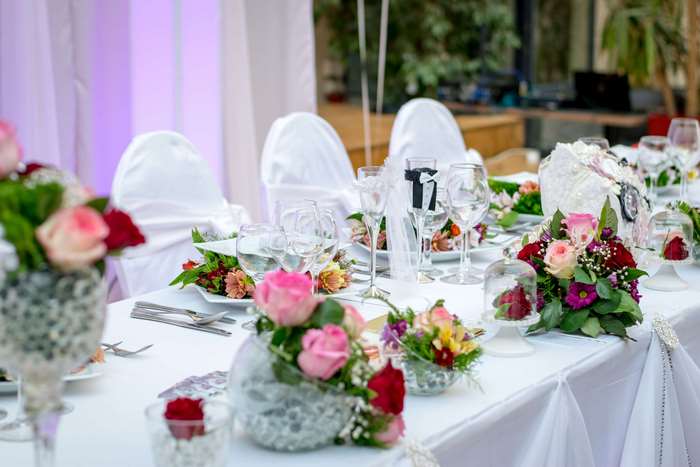 Wedding table setting with roses and wine glasses