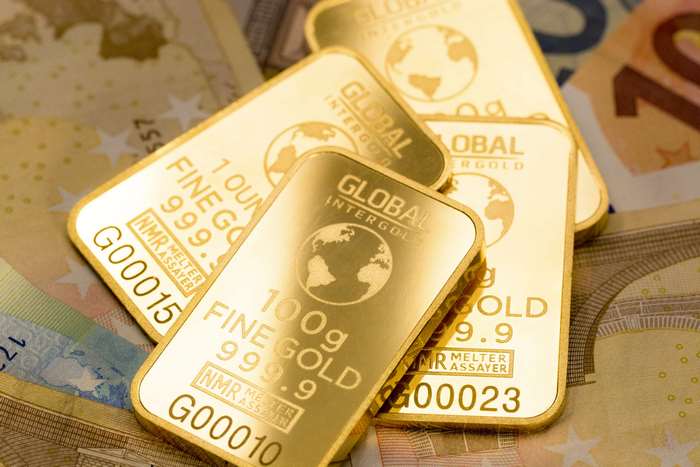 Global Intergold bars on Euro banknotes