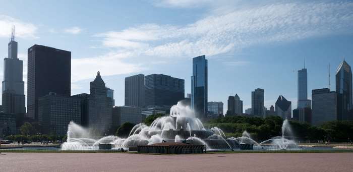 Buckingham Fountain and Chicago Skyline
