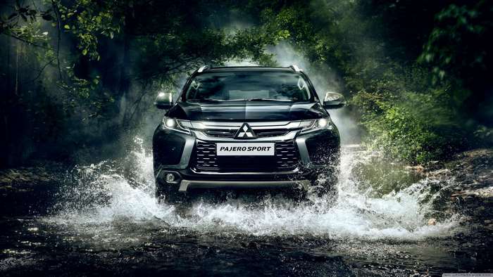 Mitsubishi Pajero Sport driving through water