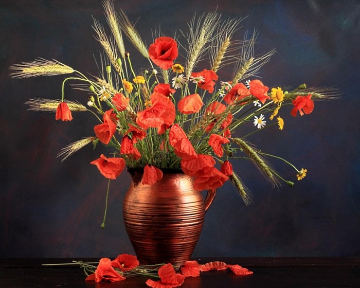 Still life of poppies and wheat in a vase