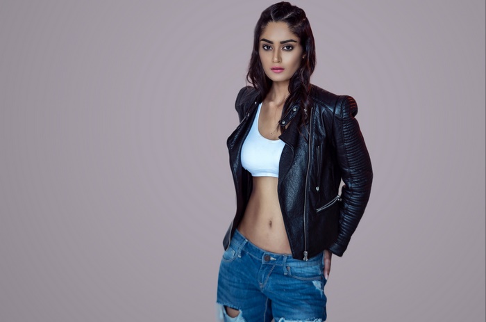 Woman in leather jacket and ripped jeans