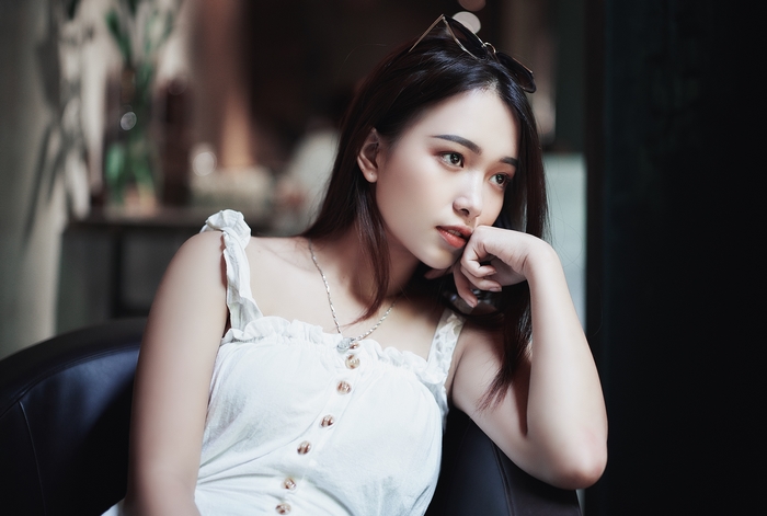 Asian Woman with Brown Eyes Wearing Sunglasses