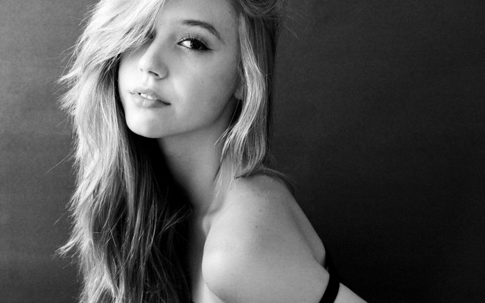 Alexis Ren portrait